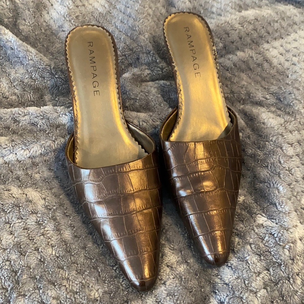 GC bronze leather snake skin textured mules Sz8 1/2 Rampage pointy toe mule